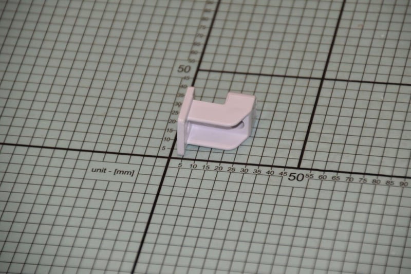 Unterschrank-Scharnier für Amica Kühlschrank 1033548 Gefrierfachtür