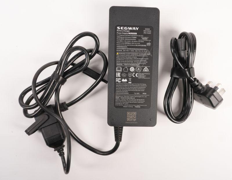 Ladegerät 83V 4A für E-Scooter Segway Ninebot AB0602000091 UK Anschluss