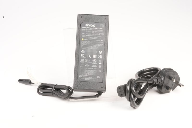 Ladegerät Segway-Ninebot AB.04.01.00.0351 für Gokart Pro und Gokart Pro 2
