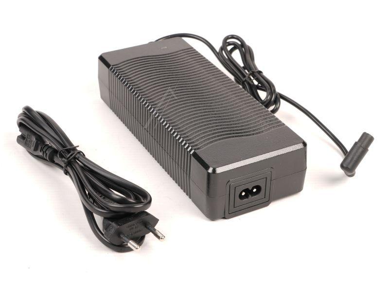 Batterieladegerät 3 Pins V2 mit Kabel EU-Stecker PLATUM SPARE028 für Ducati JEEP E-Scooter