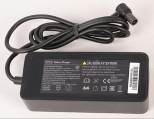 Ladegerät für E-Scooter Navee Nbw54d601d3d 20020100002410 Kompatibel mit Scooter 4 Pro 2nd Gen, 5