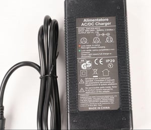 Ladegerät Ducati P1P-001 42V 1.5A für E-Scooter Pro 1 Plus