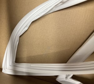 tuerdichtung-magnetisch-fuer-kuehlschrank-whirlpool-indesit-488000664034-923x483mm.680374