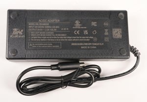 Ladegerät EUG2PRO-G2MAX für E-Scooter KuKirin 25112 Ladeadapter